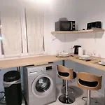 Hadriel Host Apartment *