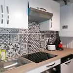 Hadriel Host Apartment *