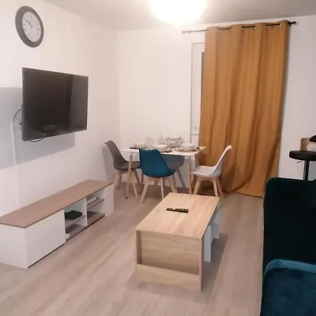 Hadriel Host Apartment