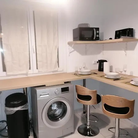 Hadriel Host Apartment *