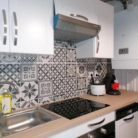 Hadriel Host Apartment *