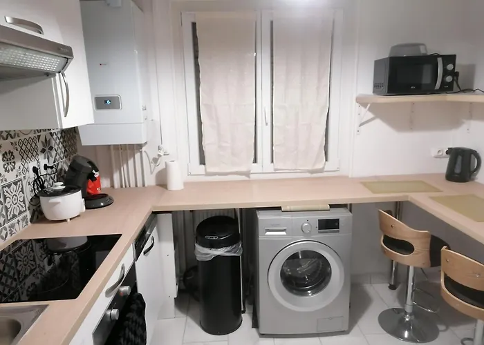 Hadriel Host Апартаменты